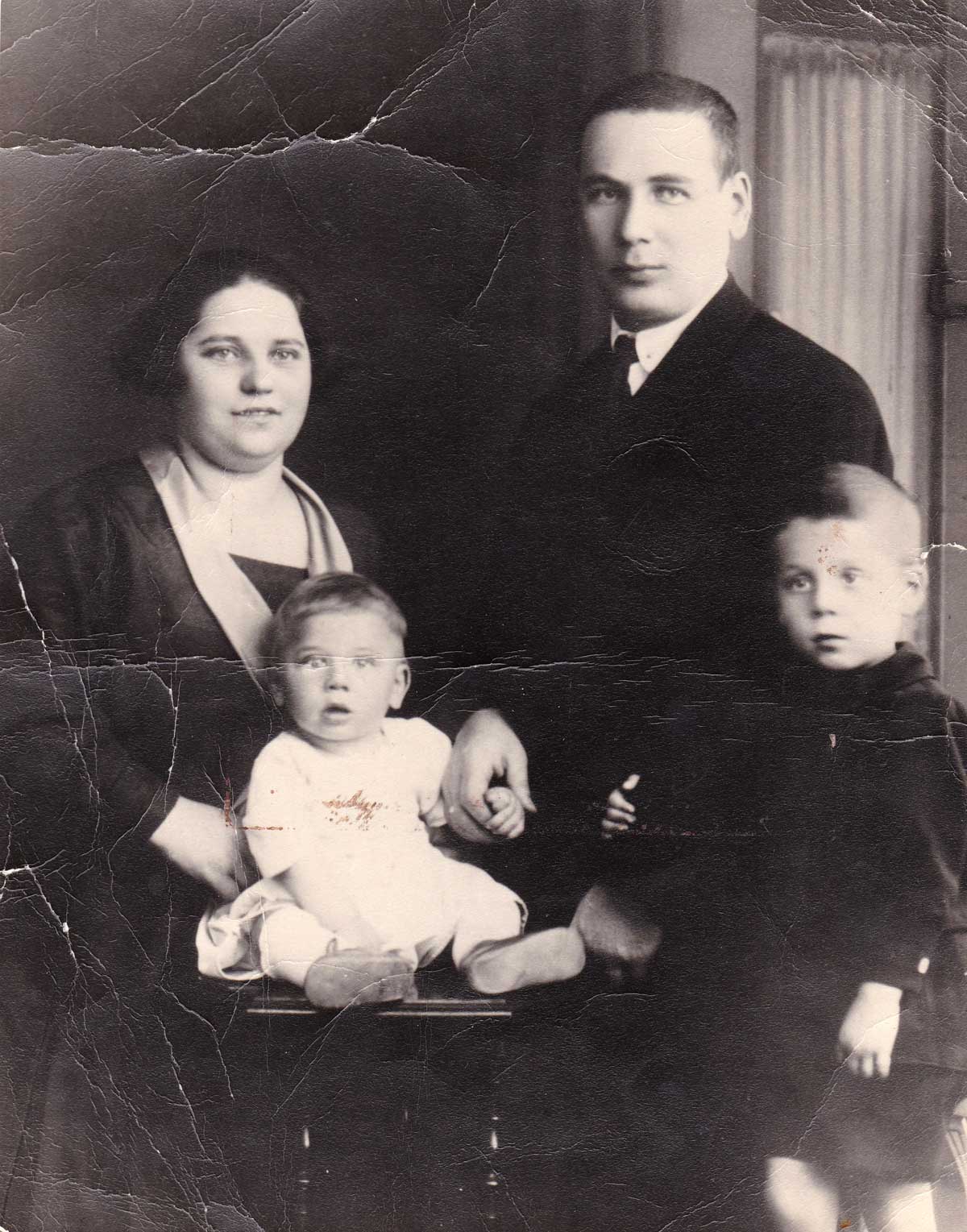 Brian i rodzice 1926